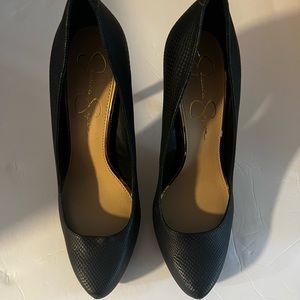 Jessica Simpson “Parisah Platform Pump”